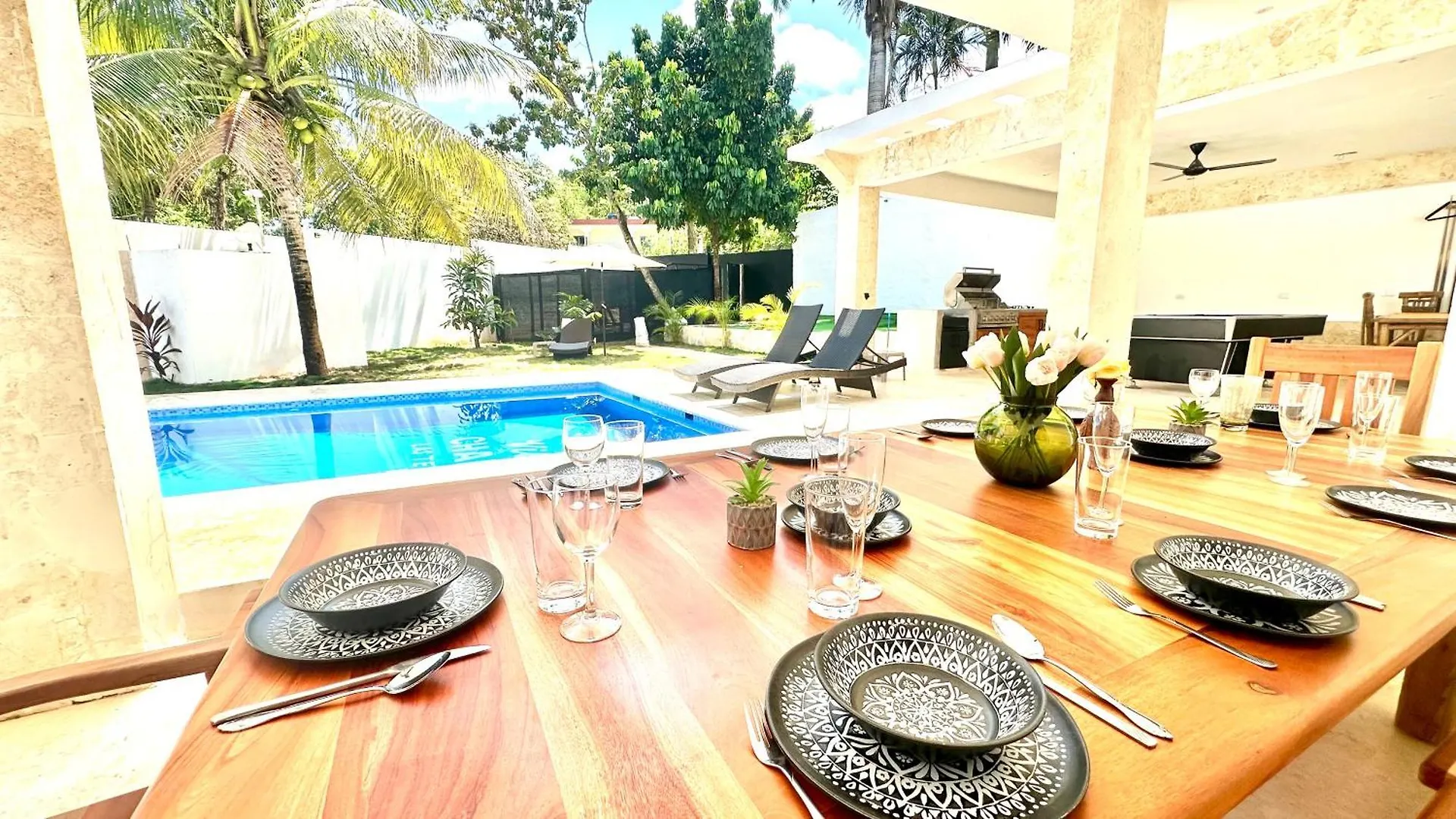 New Grand 5 Bedroom Villa With Pool And Full Outdoor Kitchen ! Las Terrenas